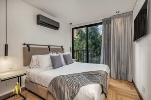 2 bedrooms, iron/ironing board, bed sheets