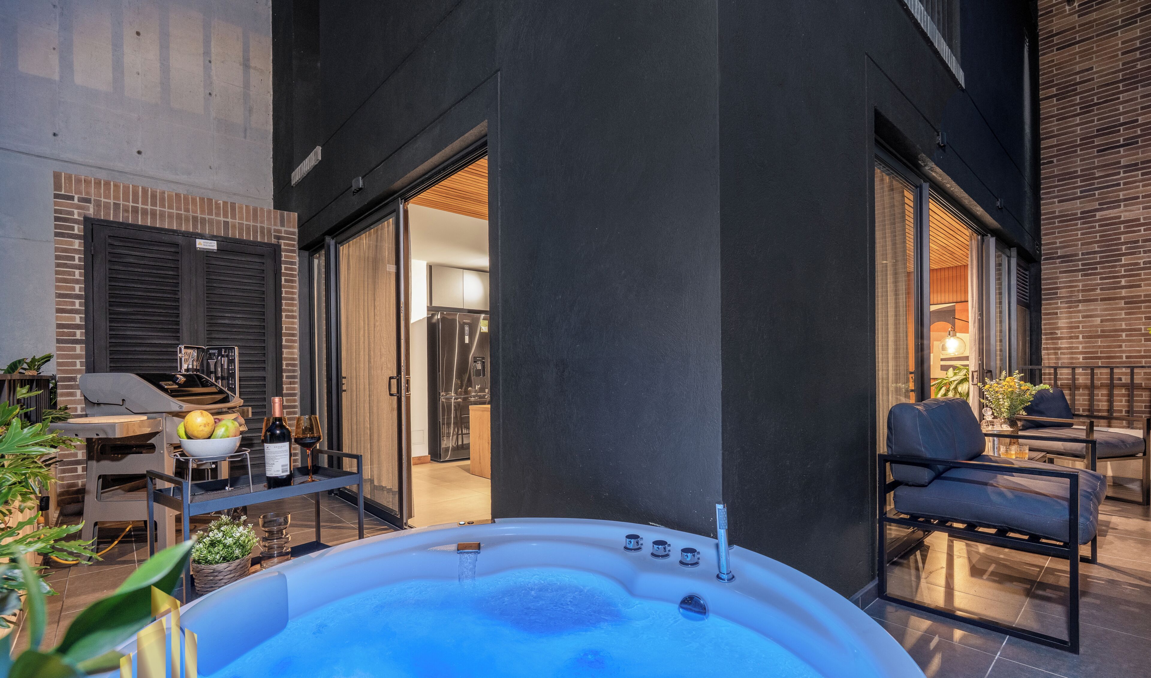 Outdoor spa tub