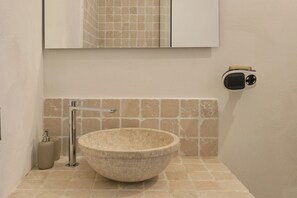 Dusche, Haartrockner, Bidet, Handtücher