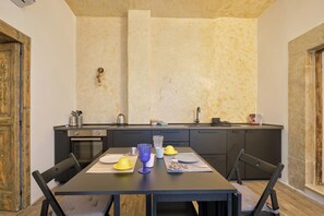 Fridge, oven, stovetop, coffee/tea maker - Makó Houses and Rooms - in the city center  (Andria)