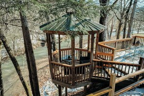 Outdoor dining - Riverside Dreamin (Sevierville)
