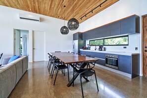 Villa Panoramic - flera sovrum - havsutsikt | Matsal