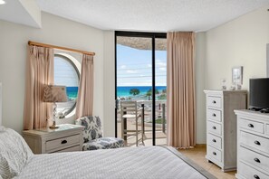 2 chambres, bureau, fer et planche à repasser, accès au Wi-Fi (inclus)