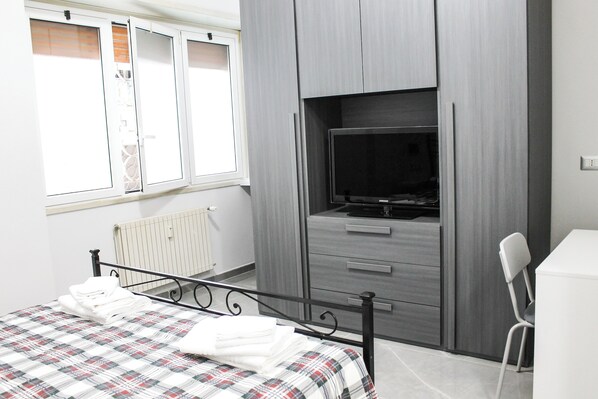 1 slaapkamer, een bureau, gratis wifi, beddengoed