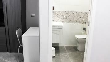 Dusche, Haartrockner, Bidet, Handtücher