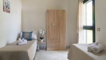 2 bedrooms, iron/ironing board, free WiFi, bed sheets
