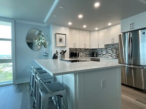 Private kitchen - Sabine #12C Top Floor/End Unit 3/2 Sleeps 10 (Pensacola Beach)