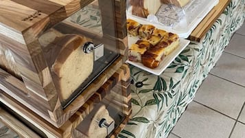 包含每日自助早餐