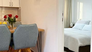 1 habitación, tabla de planchar con plancha y wifi