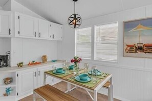 Dining - Scube Shack *New* Beach-Pool (Key Largo)