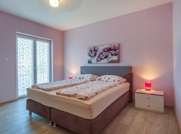 1 bedroom, WiFi, bed sheets