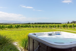 Bañera de hidromasaje al aire libre