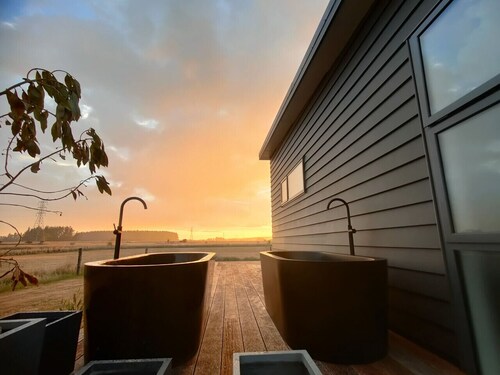 Totara on Moroa Private Country Stay | Outdoor Baths + Cozy Fire + Prime Location