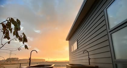 Totara on Moroa Private Country Stay | Outdoor Baths + Cozy Fire + Prime Location