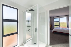 Sèche-cheveux, serviettes fournies