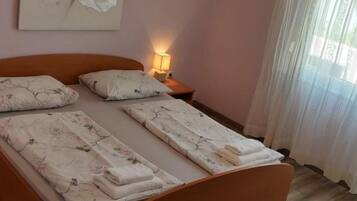 1 bedroom, internet, bed sheets