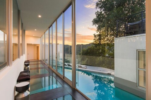 Villa in Beverly Hills - Pool -Scenic Outlook 4b/b