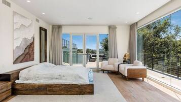 4 Schlafzimmer, Schreibtisch, Bügeleisen/Bügelbrett, WLAN