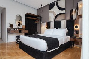 3 chambres, coffres-forts dans les chambres, fer et planche Ă repasser