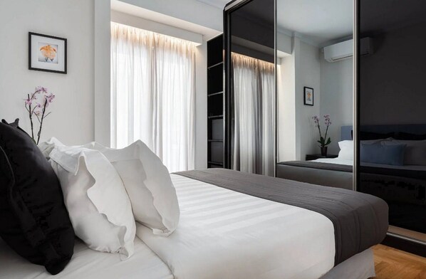 2 chambres, coffres-forts dans les chambres, fer et planche Ă repasser
