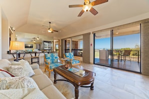 Appartement | Woonruimte | Een 65-inch smart-tv met digitale zenders