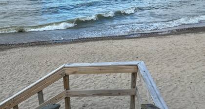 Stones Throw Cottage - Beautiful beach within 2 miles of both major campgrounds