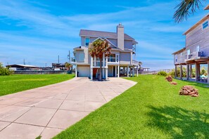 Exterior - Galveston home with open floor, balcony, patio and water views (Galveston)