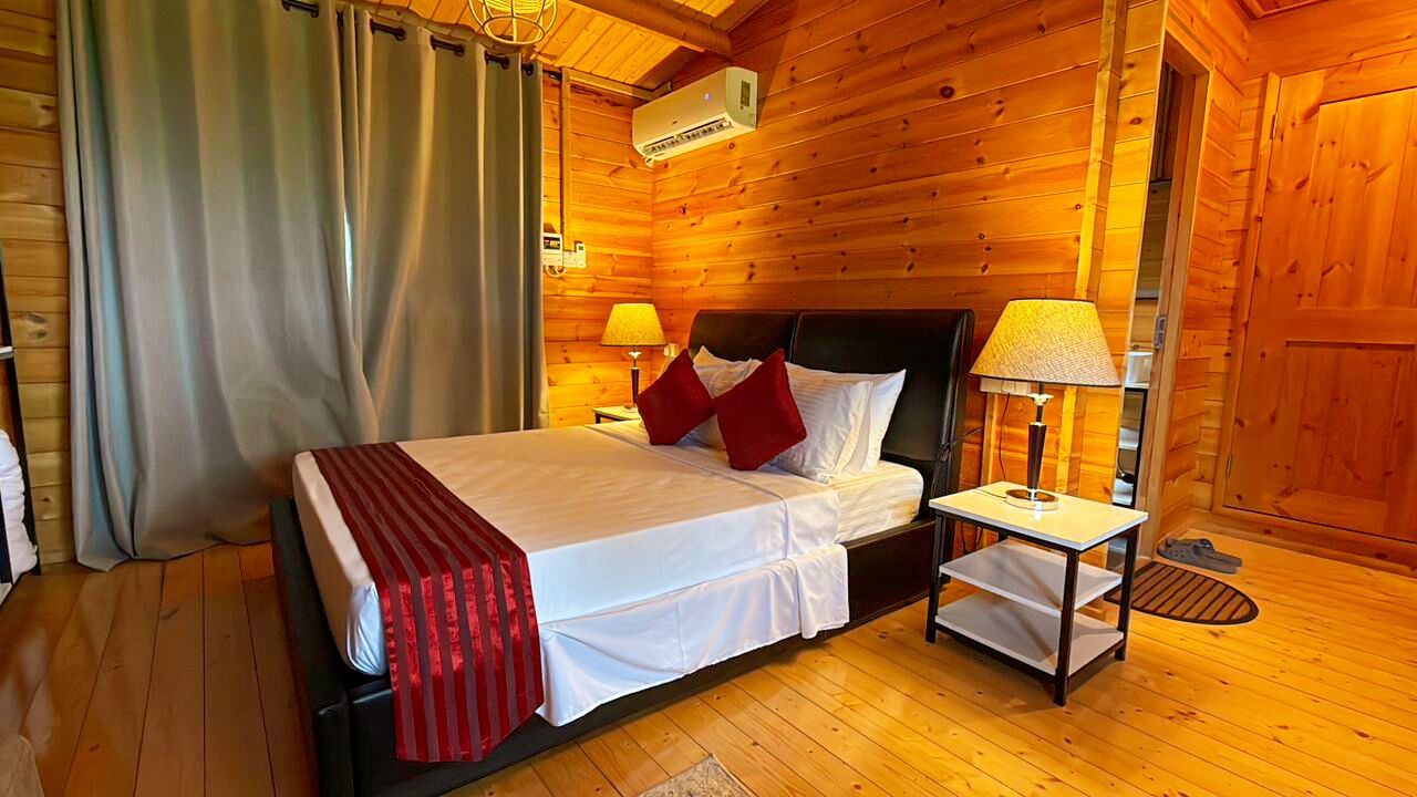 Individually furnished, desk, laptop workspace, free WiFi