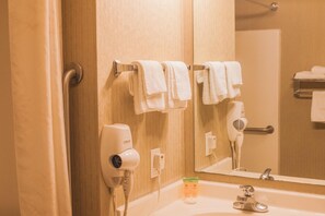 تجهيزات دش، مجففات شعر، مناشف، صابون