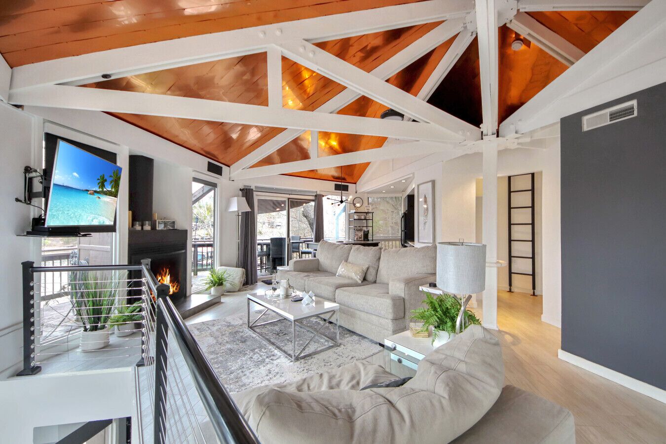 Smart-tv en een open haard