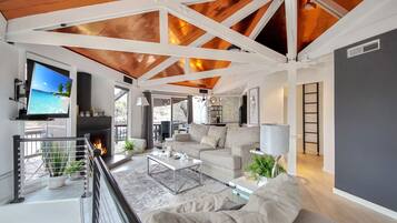 Smart-tv en een open haard