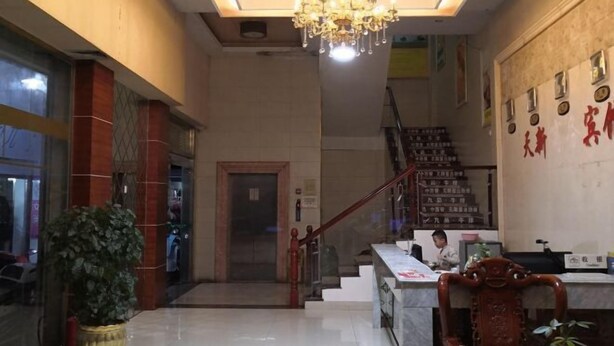 Lobby-lounge