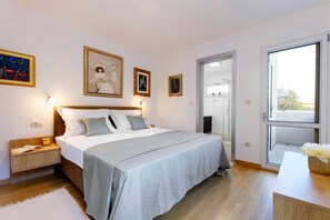 4 室のベッドルーム、アイロン / アイロン台、旅行用ベビーベッド、WiFi (無料)