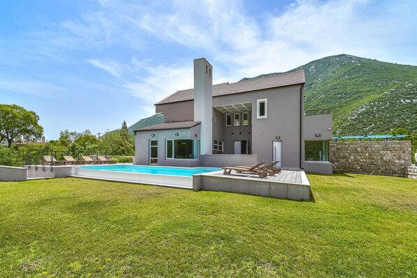 Outdoor pool, a heated pool