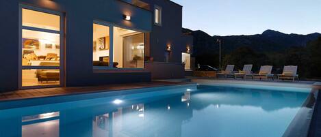 Outdoor pool, a heated pool