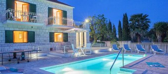 Spacious 4-BR Villa for 8, close to beaches, with private pool