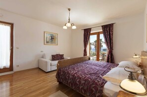 4 bedrooms, iron/ironing board, free WiFi, bed sheets - Villa with pool and playground in Sumartin, Brač Island (Sumartin)