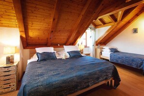 3 habitaciones, tabla de planchar con plancha y cuna de viaje