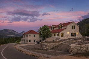Exterior - Spacious 4BD Villa for 8 with a heated pool, in a quiet countryside setting (Župa)