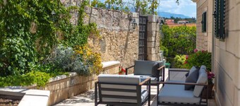 Spacious 4-BR Villa for 8+2 near the beach, with private pool