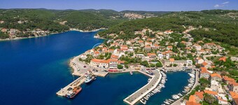 Spacious 4-BR Villa for 8+2 near the beach, with private pool