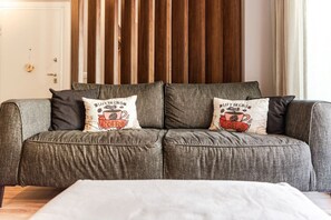 Interior - Luxury Seaview Apartment with Free Parking by PikHost (Vlorë)