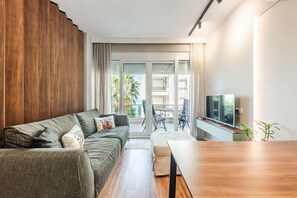 TV - Luxury Seaview Apartment with Free Parking by PikHost (Vlorë)