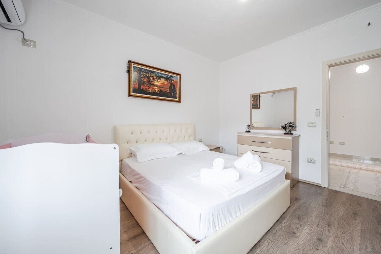 2 dormitoris, escriptori, planxa i posts de planxar i wifi gratuïta 