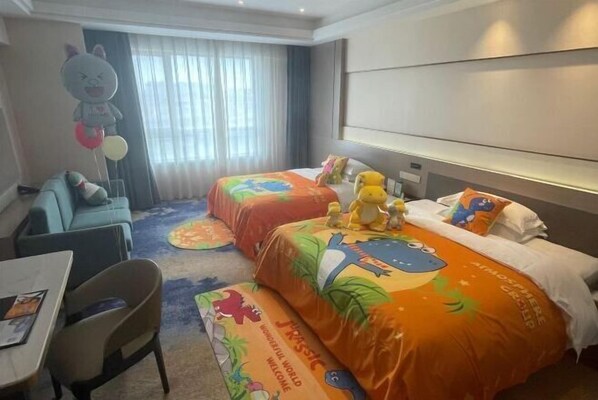 A hotel room with two beds, a sofa, a table, and a chair. - Guomao Hotel (Zhangjiagang)
