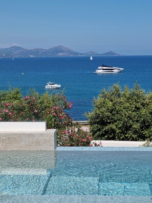 Et oppvarmet basseng