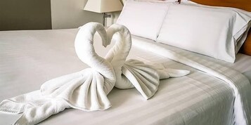 Deluxe Triple Room | Desk, free WiFi