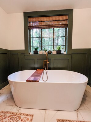 ヘアドライヤー、タオル、石鹸、シャンプー