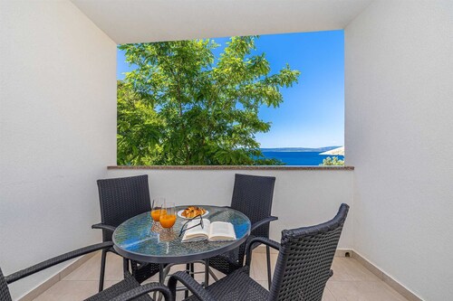 Apartment STARA BAŠKA near the sea