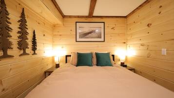 3 bedrooms, desk, iron/ironing board, travel crib